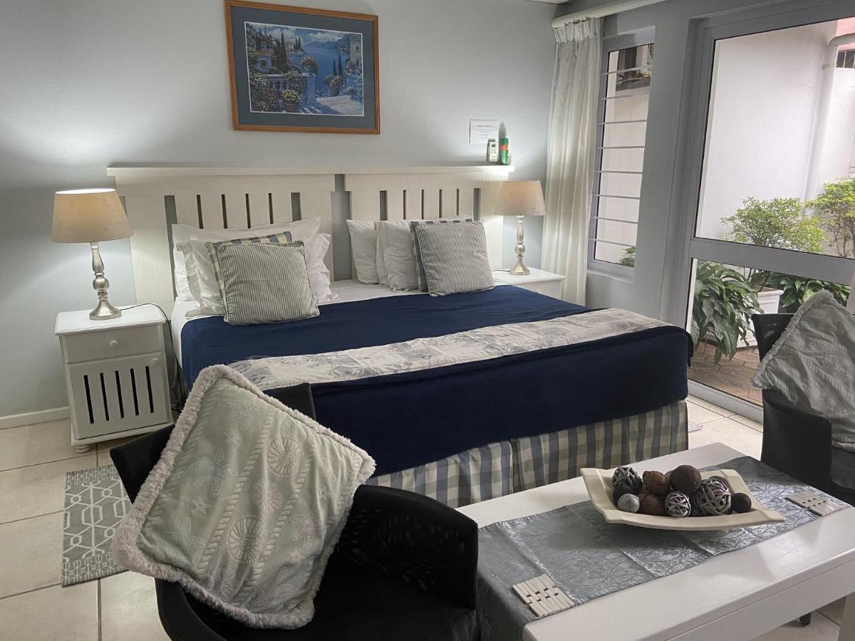 ダーバン Flamingo Rocks Bed & Breakfast エクステリア 写真