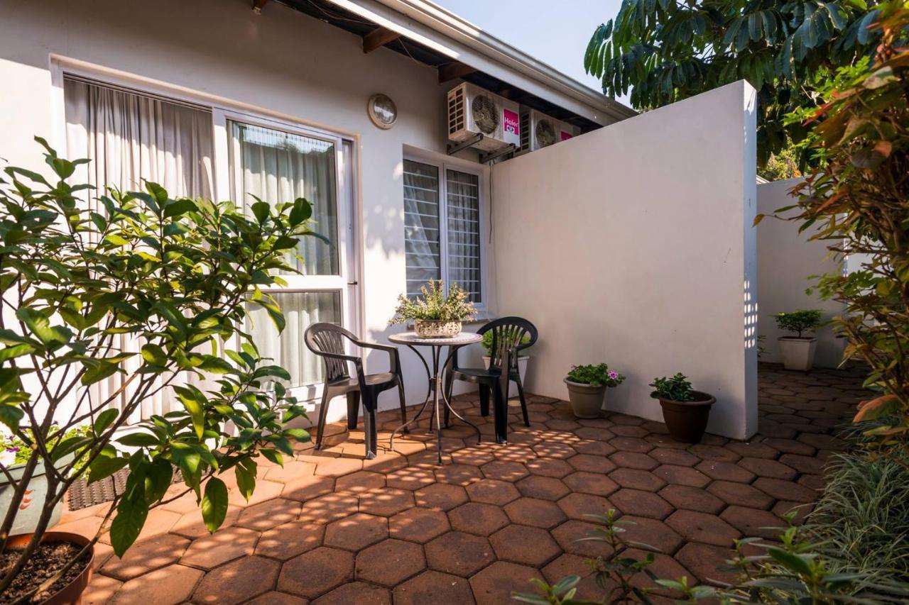 ダーバン Flamingo Rocks Bed & Breakfast エクステリア 写真
