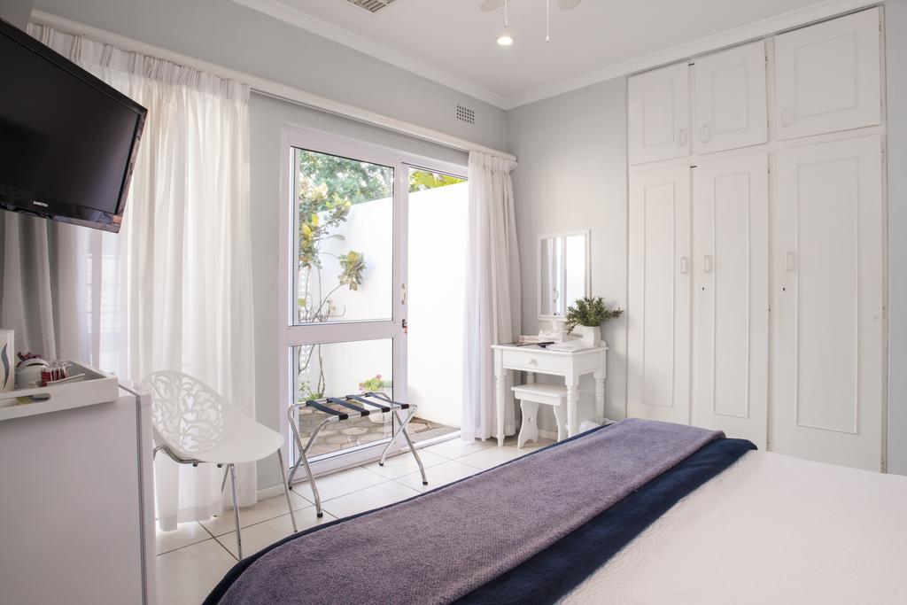 ダーバン Flamingo Rocks Bed & Breakfast エクステリア 写真