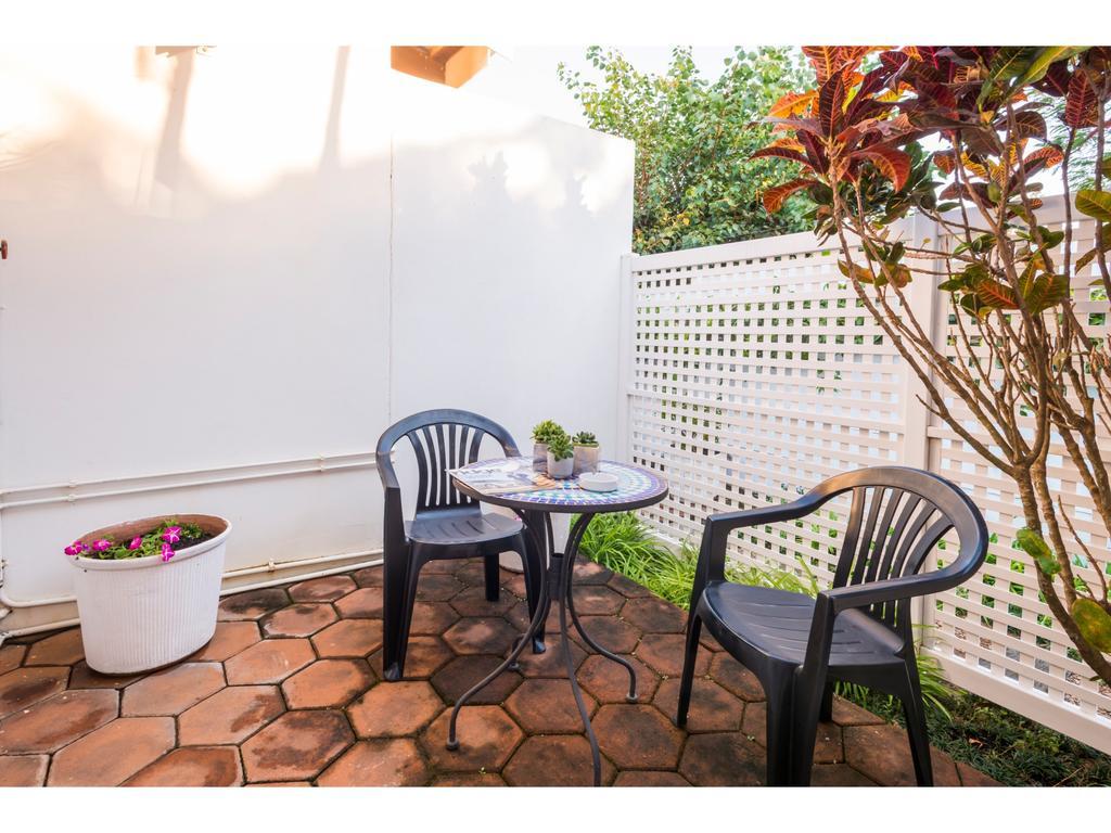 ダーバン Flamingo Rocks Bed & Breakfast エクステリア 写真