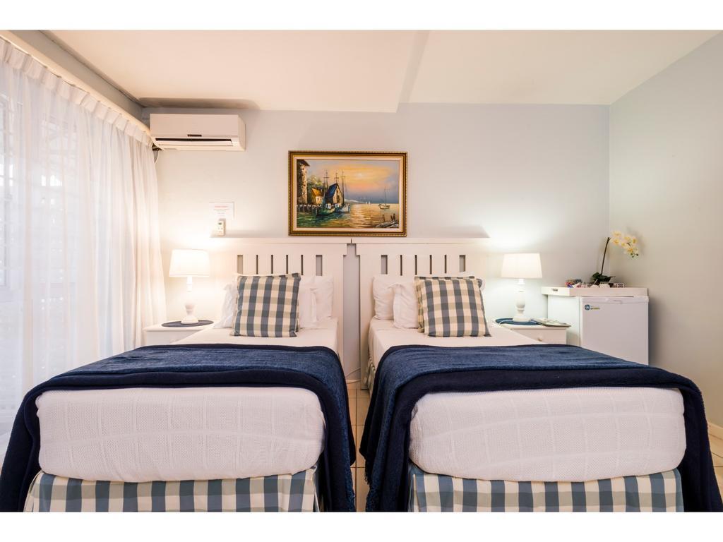 ダーバン Flamingo Rocks Bed & Breakfast エクステリア 写真