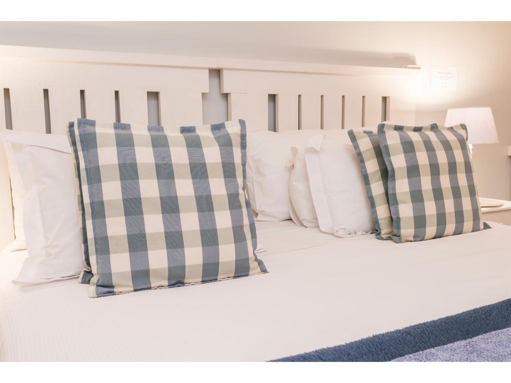 ダーバン Flamingo Rocks Bed & Breakfast エクステリア 写真